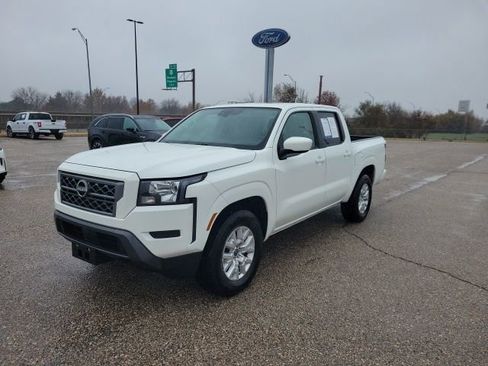 Used 2023 Nissan Frontier SV image 18