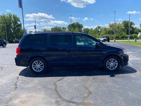 Used 2016 Dodge Grand Caravan SXT FWD image 12