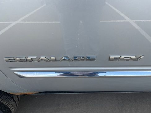 Used 2013 Cadillac Escalade ESV Platinum image 37