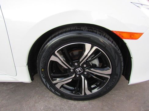 Used 2017 Honda Civic Touring image 7