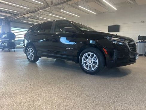 Used 2023 Chevrolet Equinox LS AWD/4WD image 3