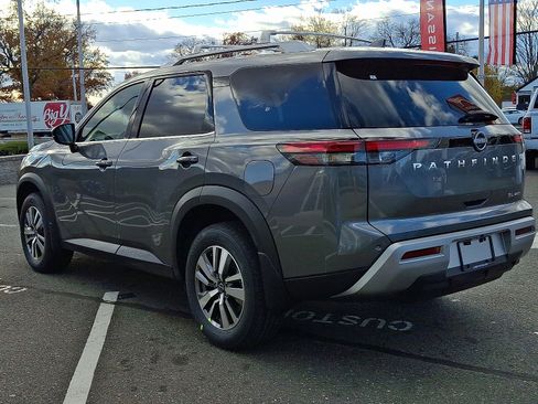 New 2025 Nissan Pathfinder SL image 3