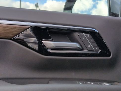 New 2026 Chevrolet Suburban High Country image 22