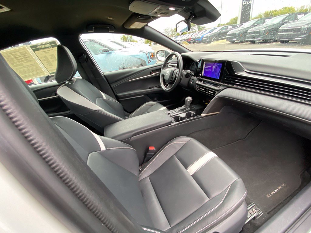 Used 2025 Toyota Camry SE FWD image 27