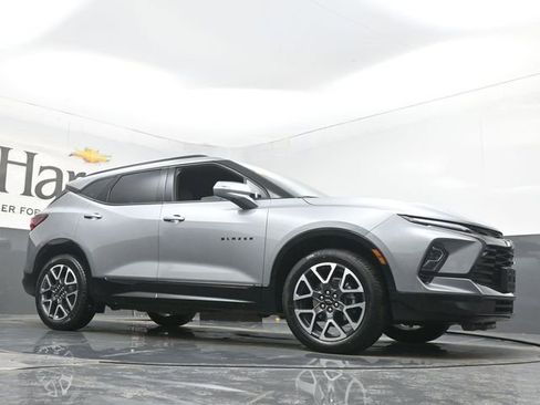 Used 2025 Chevrolet Blazer RS image 2