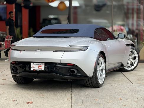 Used 2019 Aston Martin DB11 Volante image 12