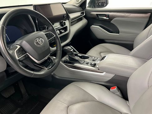 Used 2023 Toyota Highlander Limited AWD/4WD image 16