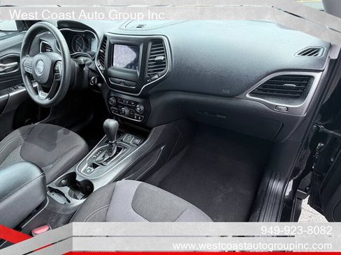 Used 2019 Jeep Cherokee Latitude w/ Popular Appearance Group image 7