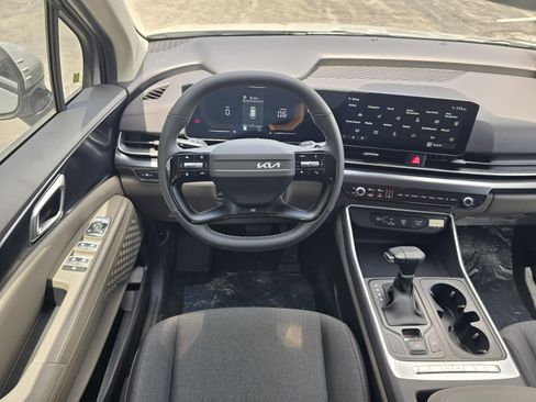 New 2027 Kia Carnival LX FWD image 6
