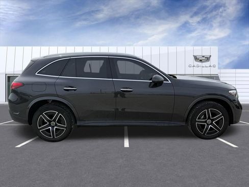Used 2025 Mercedes-Benz GLC 300 4MATIC image 2