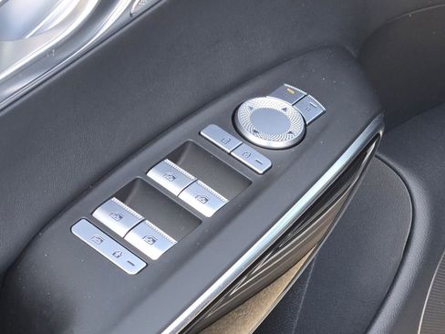 Used 2025 Genesis GV70 2.5T image 32