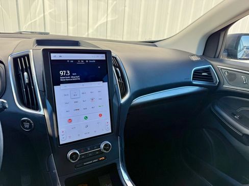 Used 2024 Ford Edge Titanium image 17