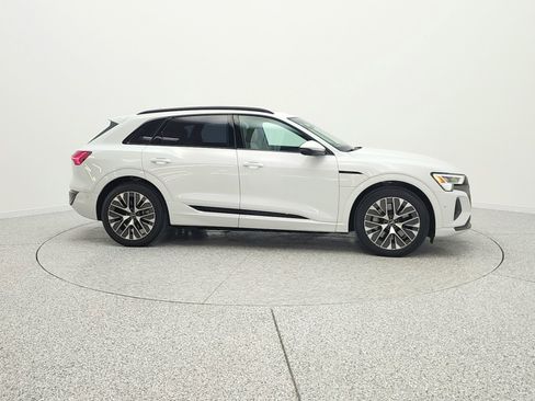 Used 2024 Audi Q8 e-tron Premium Plus w/ Premium Plus Package image 4