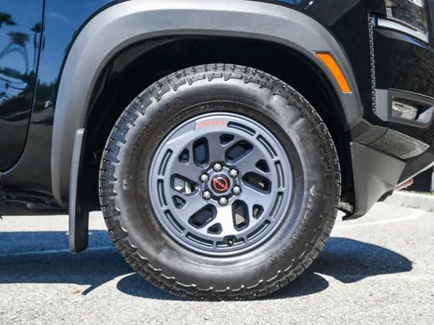 Used 2025 Nissan Frontier Pro-X image 12