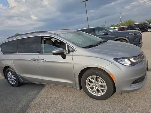 Used 2021 Chrysler Voyager Lxi FWD image 5