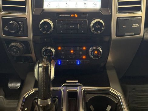 Used 2018 Ford F150 Platinum w/ Equipment Group 701A Luxury AWD/4WD image 20