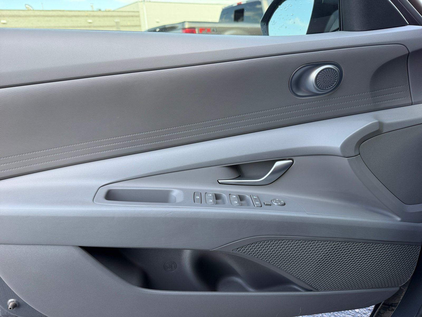 Certified 2025 Hyundai Elantra SE FWD image 13