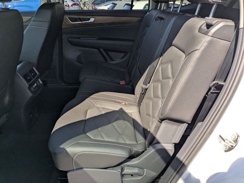 New 2026 Volkswagen Atlas SE image 28