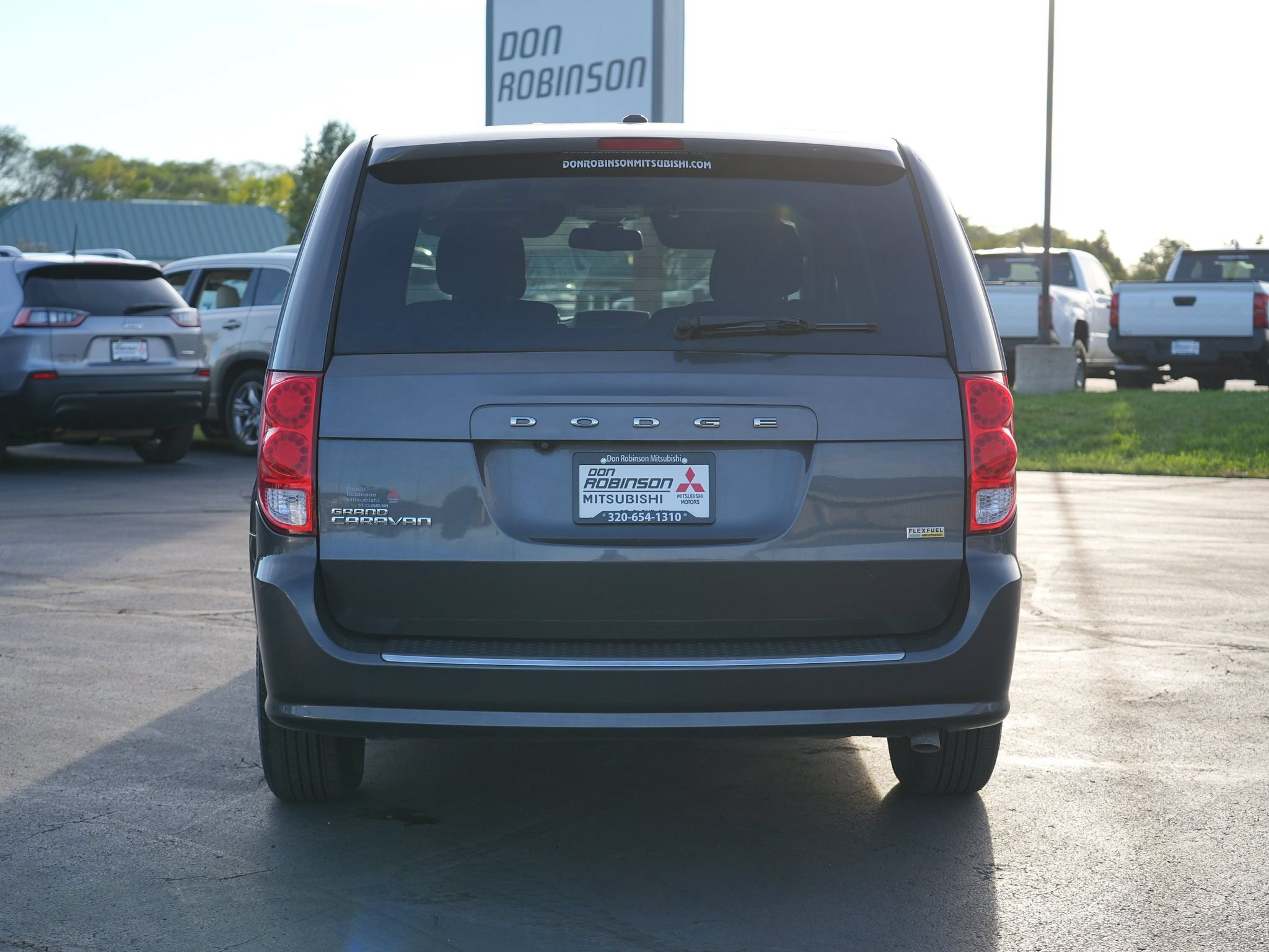 Used 2018 Dodge Grand Caravan SE w/ UConnect Hands-Free Group FWD image 4