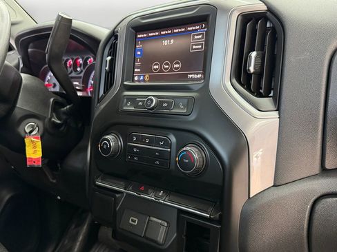 Used 2020 Chevrolet Silverado 1500 W/T w/ Trailering Package AWD/4WD image 11