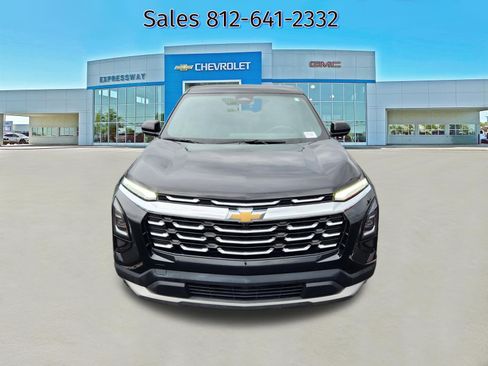 Used 2025 Chevrolet Equinox LT image 2