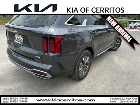 Certified 2023 Kia Sorento EX w/ Panoramic Sunroof Package FWD image 5