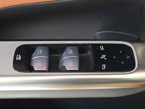 Used 2024 Mercedes-Benz GLC 300 4MATIC image 23