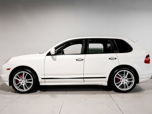Used 2010 Porsche Cayenne GTS image 7