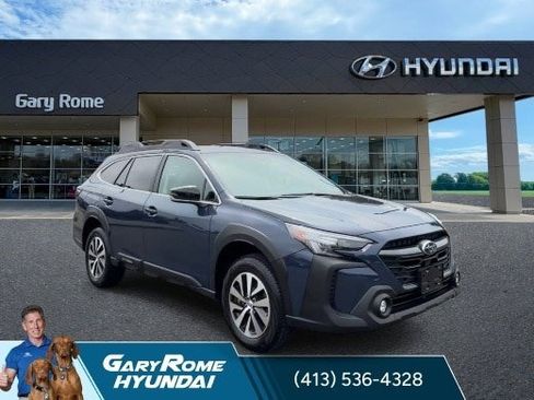 Used 2025 Subaru Outback Premium AWD/4WD image 2