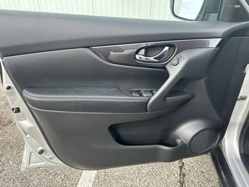 Used 2019 Nissan Rogue S w/ Special Edition Package FWD image 13