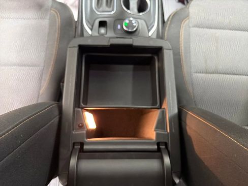 Used 2018 Chevrolet Traverse LT image 36