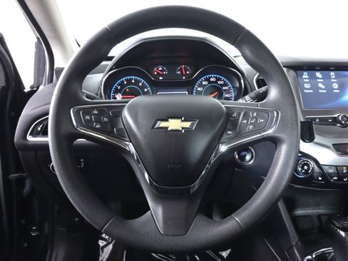Used 2017 Chevrolet Cruze LT w/ Convenience Package FWD image 11