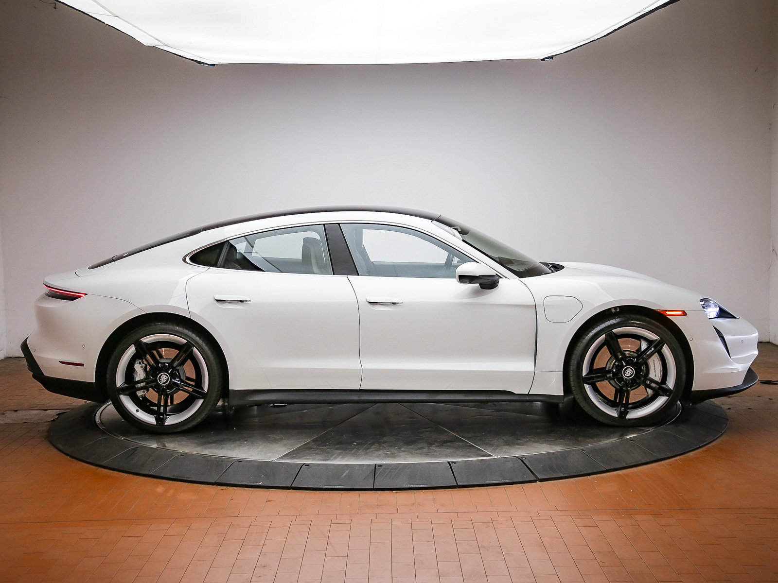 Certified 2024 Porsche Taycan 4S w/ Premium Package AWD/4WD image 8