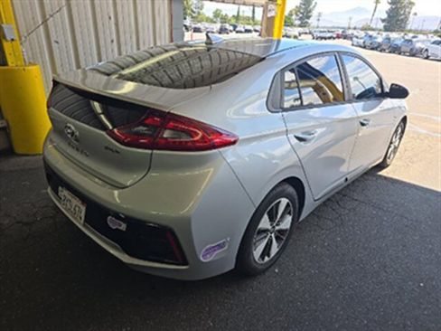 Used 2019 Hyundai Ioniq Plug-In Hybrid FWD image 5