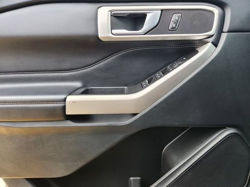 Used 2022 Ford Explorer XLT image 21