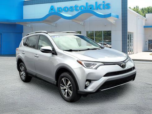 Used 2018 Toyota RAV4 XLE image 1