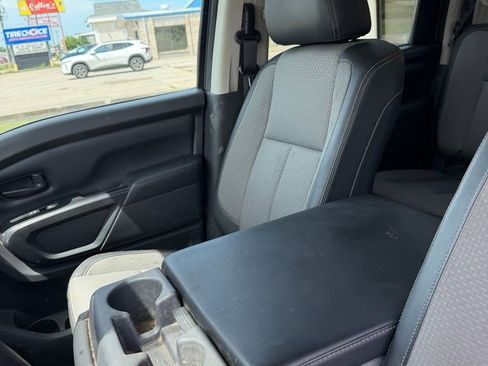 Used 2018 Nissan Titan S RWD image 15