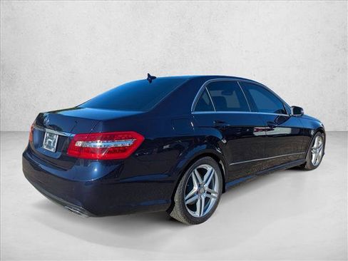 Used 2011 Mercedes-Benz E 550 4MATIC Sedan image 5