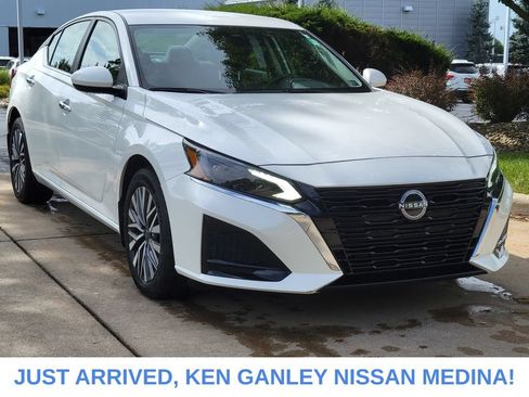 Certified 2023 Nissan Altima 2.5 SV AWD/4WD image 1