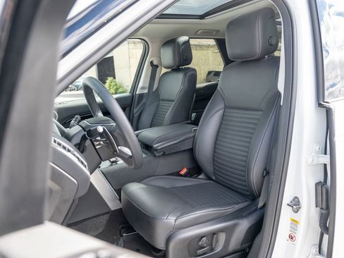 Certified 2024 Land Rover Discovery S image 20