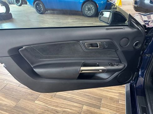 Used 2018 Ford Mustang Shelby GT350 w/ Convenience Package RWD image 9