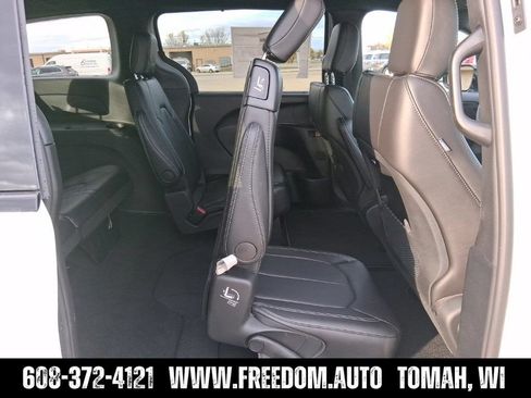 New 2026 Chrysler Pacifica Select FWD image 27