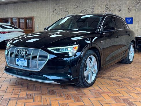 Used 2019 Audi e-tron Prestige w/ Prestige Package image 4