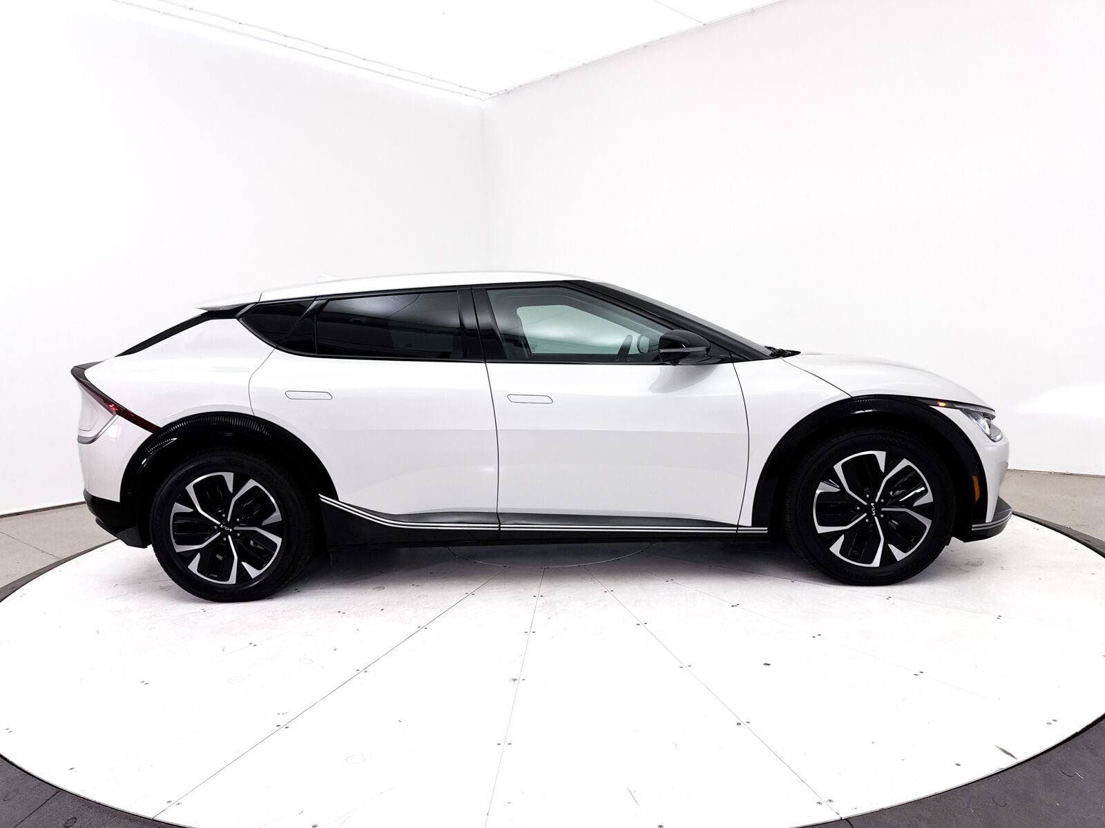 Used 2024 Kia EV6 Wind w/ Wind Technology Package AWD/4WD image 41
