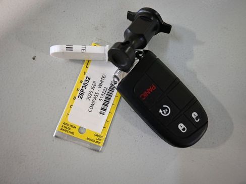 Used 2025 Jeep Compass Limited AWD/4WD image 9