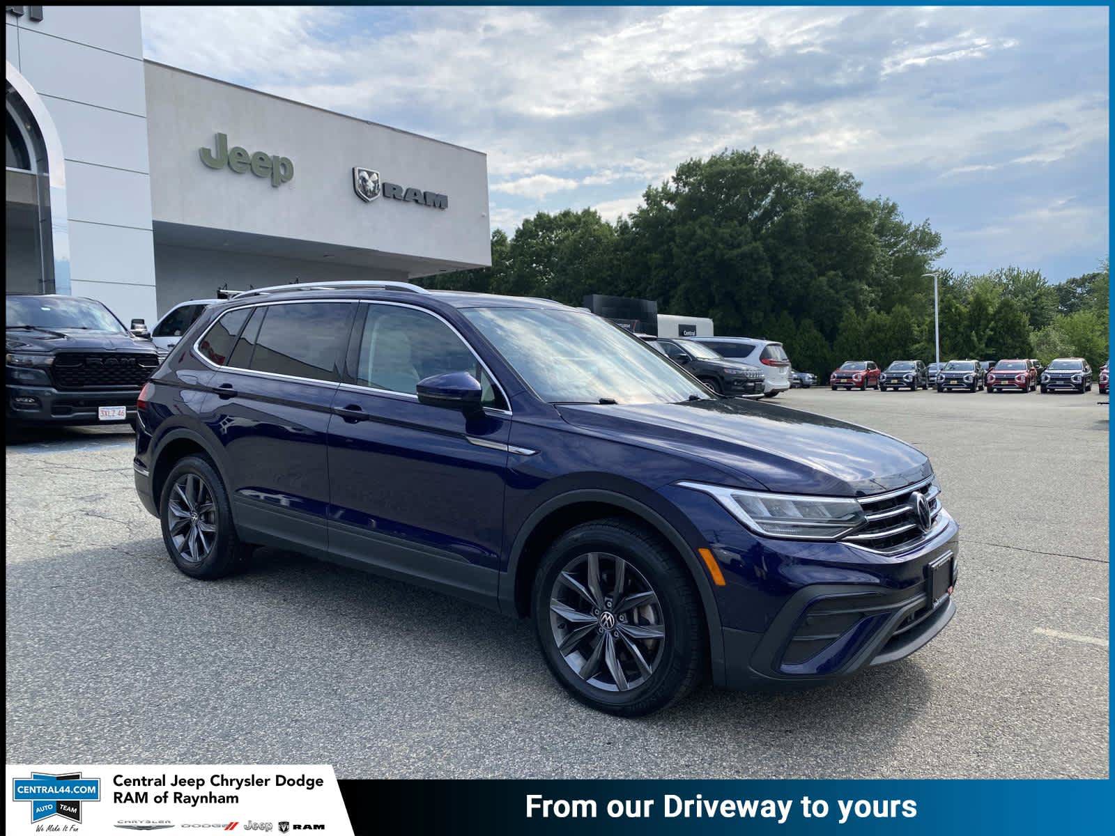 Used 2023 Volkswagen Tiguan SE AWD/4WD image 1