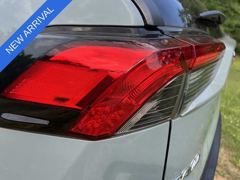 Used 2021 Toyota RAV4 XLE FWD image 10
