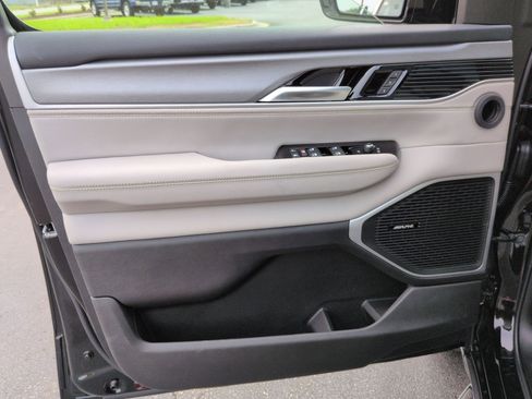 New 2026 Jeep Grand Wagoneer L 2WD image 10