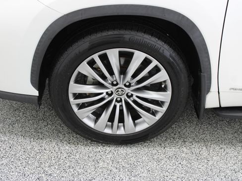 Used 2020 Toyota Highlander Platinum AWD/4WD image 11