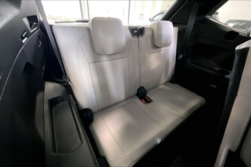 Used 2023 Volkswagen Tiguan SE R-Line FWD image 22